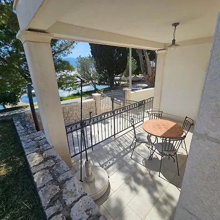 Apartman Luce I Frane *